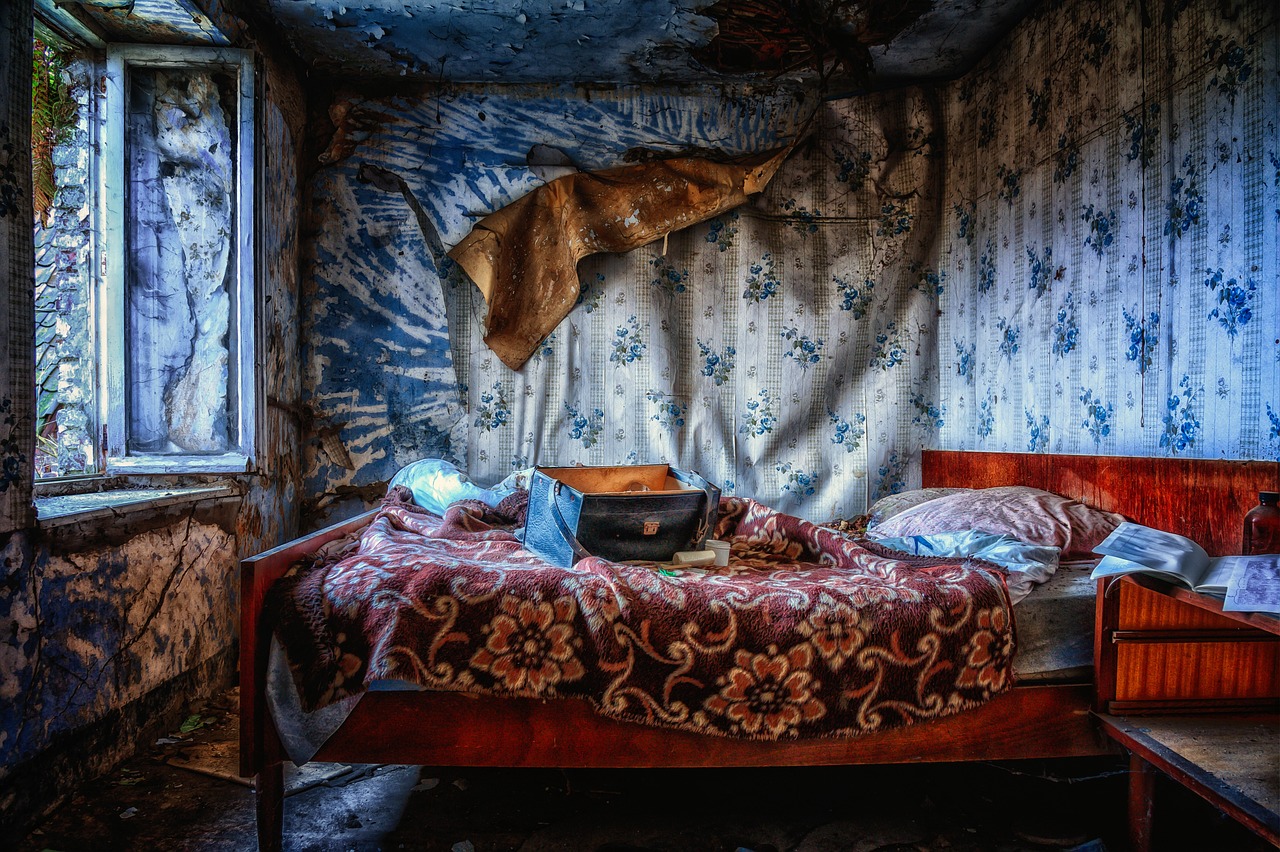 How to Pick the Ideal Bedroom Furniture for Small Rooms